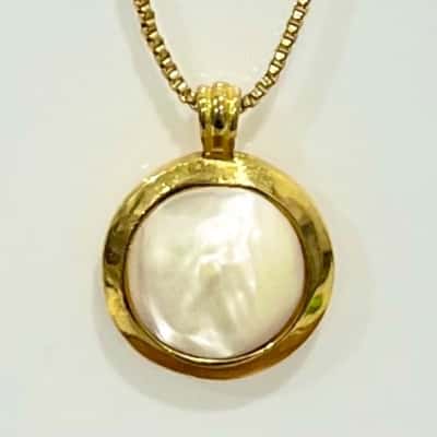 Vintage Mother of Pearl Round Pendant/Gold Tone Box Chain Necklace  