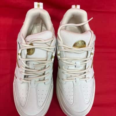  Women’s Pedro Arc Court   Size 37 Sneakers 