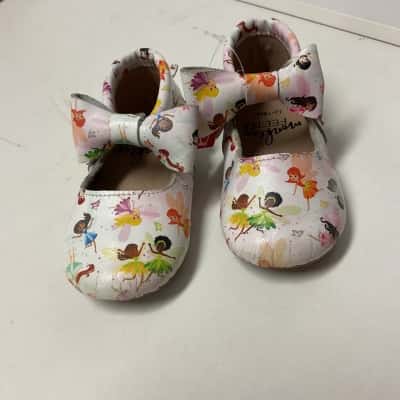 Kids  Size 12-18m monkey feet princess shoes