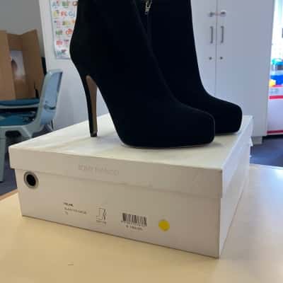 Tony Bianco Womens  Size 7.5 Black Heels  