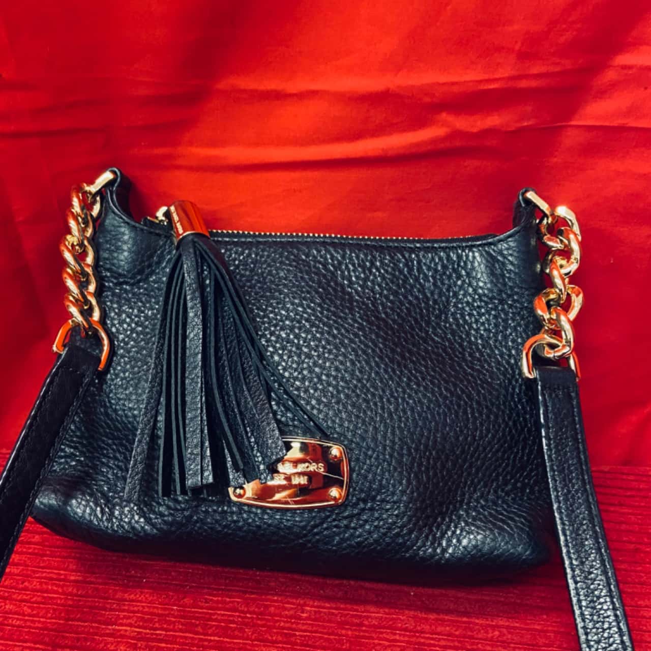 Michael Kors Womens Compact Cross Body Bag Black / Gold