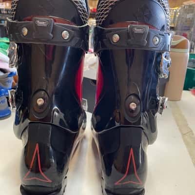 Atomic Mens  Size 8 Ski Boots Black  / Red 