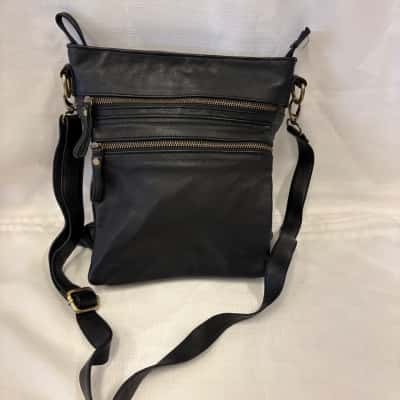  Women's Journey Travel & Living Collection Cross Body Bag Black  