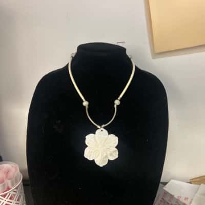 Mother of pearl frangipani necklace 