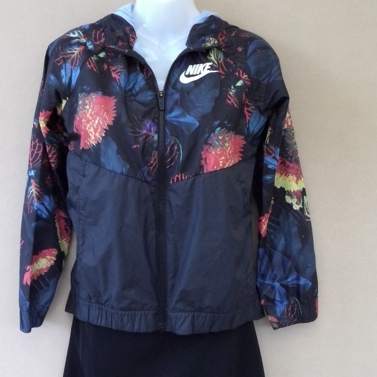 Womens NIKE SPRAY JACKET Size L Black /Multicoloured (s)