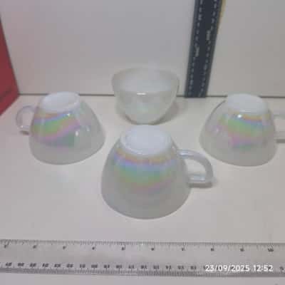 4x Iridescent Milk Glasses Mugs 