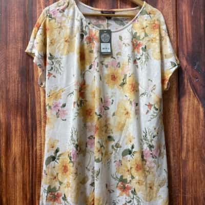 Autograph White and apricot floral   Size 14 top new 
