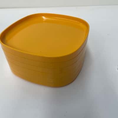 Bessemer vintage six yellow square plates 24 cm x 24 cm
