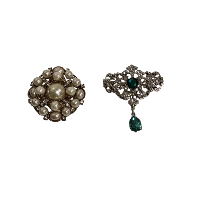 Costume jewellery Brooches 