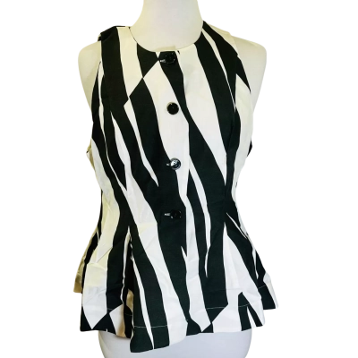 CUE Size 14 Sleeveless Top Black & White 