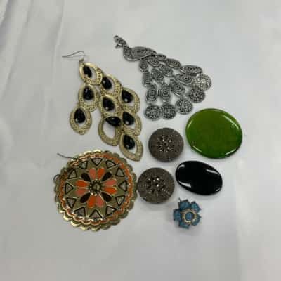 Assorted Broken Jewellery & Craft Pieces