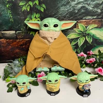 Star Wars The Mandalorian The Child Grogu toy & X3 figurines