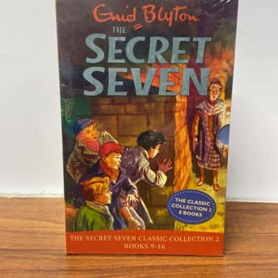 Enid Blyton “Secret Seven” box set of books 9-15 and short stories collection 