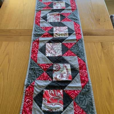 Handmade Quilted Table Runner - Winding Chain Pattern