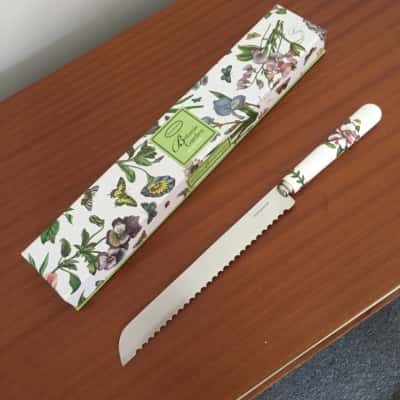 Beautiful  Portmeirion Botanic Garden Bread Knife in Gift Box. PICK UP ONLY    Brica1