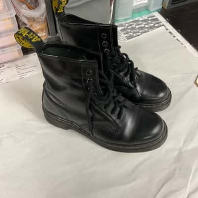 Women’s Dr martens black boots size 6 