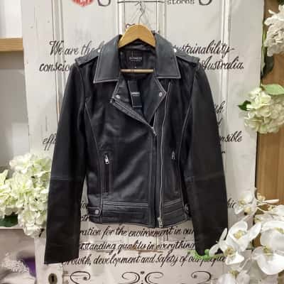 BARNEYS ORIGINALS BRAND! Womens  Size 10 Leather Jacket Black! BNWT! MADE WITH REAL LEATHER! THE PERFECT LEATHER JACKET WITH ADJUSTABLE BUTTONS ON THE HEM! FUNCTIONAL POCKETS!