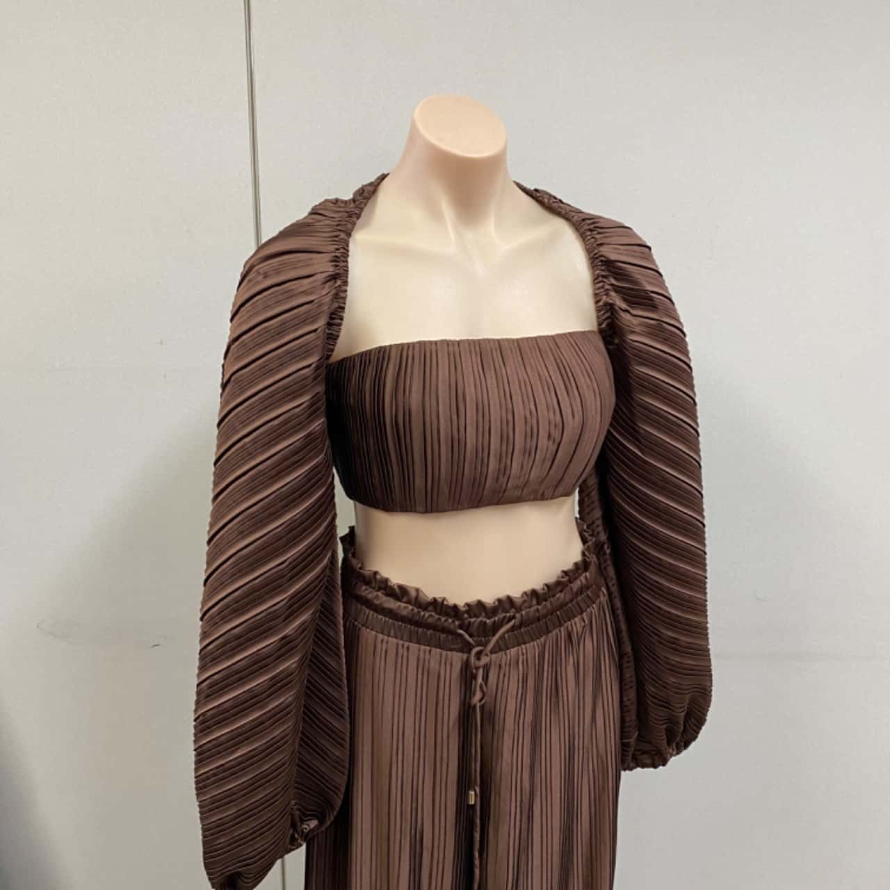 Sheer finish pleated set