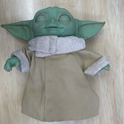 Star Wars Mandalorian The Child Baby Yoda Grogu Talking Plush 