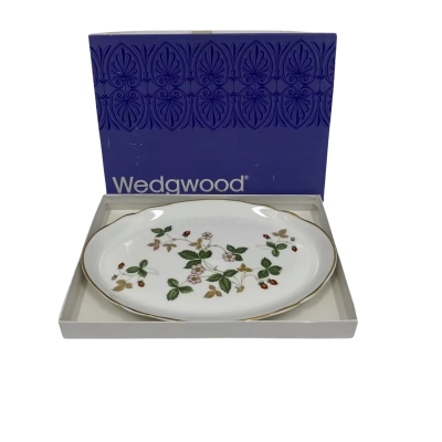 Wedgwood Oval Tray Wild Strawberry 
