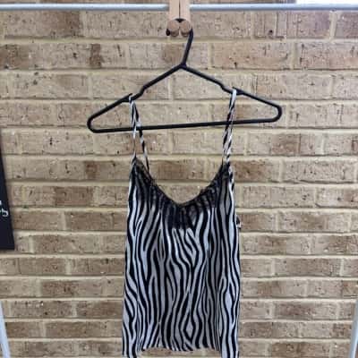 Leoni Womens white zebra print Size M 