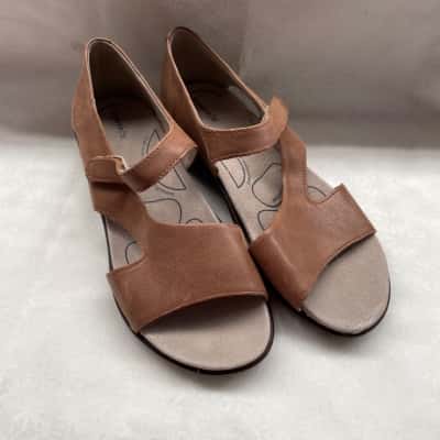 Homyped Women's Super Comfy Size 7.5 Sandals Brown - New