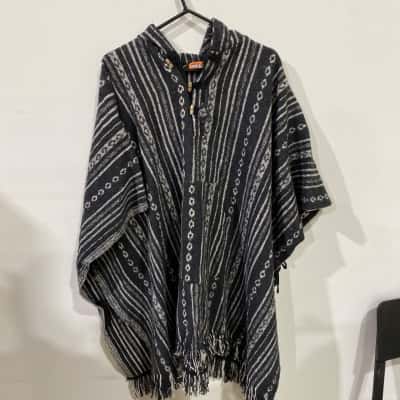 Yak N Yeti Mens Black/White Striped Poncho Hoodie 