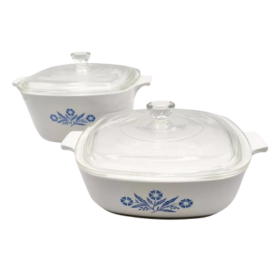 A Pair Of Corning Ware Casserole Dishes 1qt & 1 3/4qt Capacities Made In USA. Condition is Great - See Pics  (brica shelf)