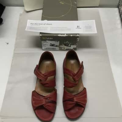 Ziera Doxie Size 37 Red Sandals - RRP$215