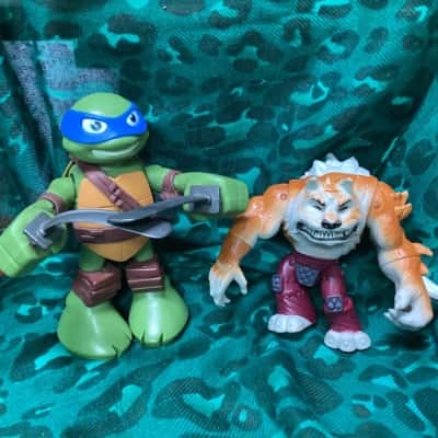TMNT Figures - Leonardo and Dog Pound