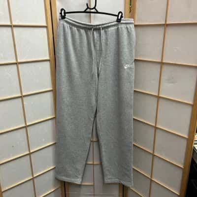New With Tags NIKE Men’s  Size L Standard Fit Straight Leg Regular Length Pants Grey RRP: AUD$70.00