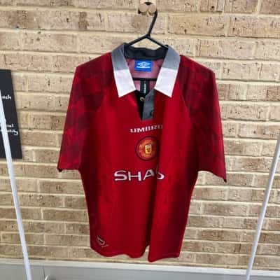 Umbro Mens Manchester United shirt Size L 