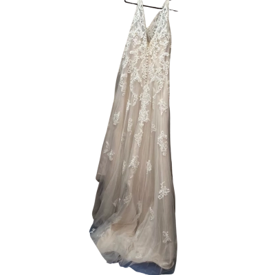 Brydealo Womens  Size 20 Wedding Gown with Train Beige / Off White 