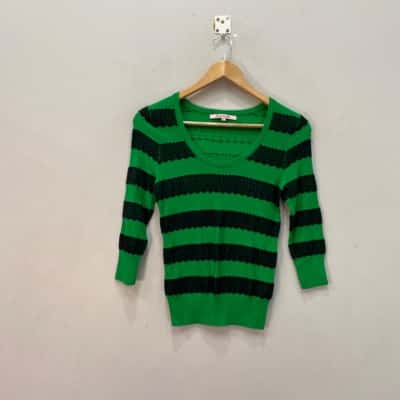 Review Womens  Size 6 Knit & Lace Top Black  / Green 