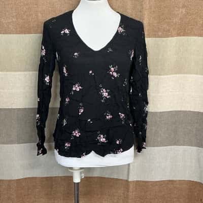 Portmans Womens  Size 6 Floral Top Black  / Floral 
