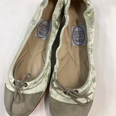  Womens  Size 40.5 ballet flats Green 