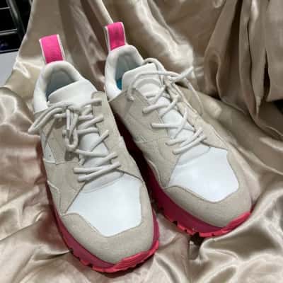 Country Road Womens  Size 36 Sneakers Grey / Pink  