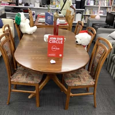 Extendable Dining Table with 6 Chairs 