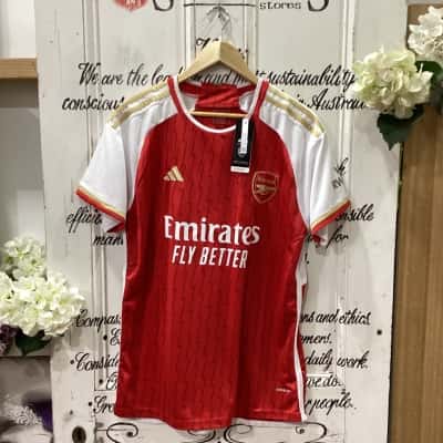 Adidas Brand! BNWT ARSENAL UK FOOTBALL TEAM EMIRATES SHIRT! BNWT! Mens  Size XL T-Shirt Red 