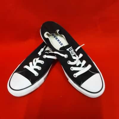 Converse Women's  Size 40.5 Black  elastic back sneaker