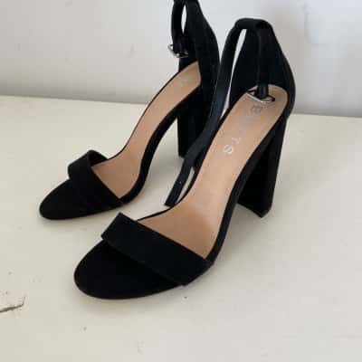 Betts Black High Heels Sandals Shoes  Size 7 