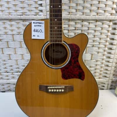 Acoustic guitar Monterey with bag missing strings