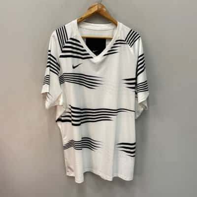 Nike Mens  Size XXXXL Short Sleeve T-shirt Black  / White 
