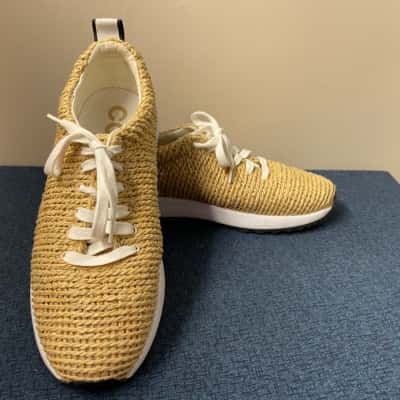 Country Road Womens Straw Sneakers Size 41 Beige / Brown / White 