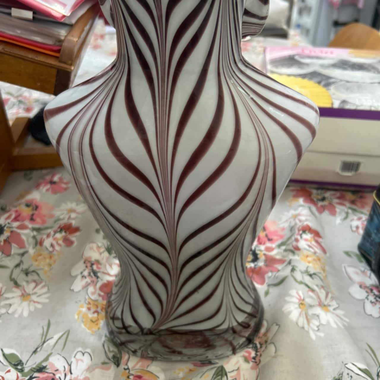 Vintage Murano Style purple Glass Bustier Art Vase (b4)(s)