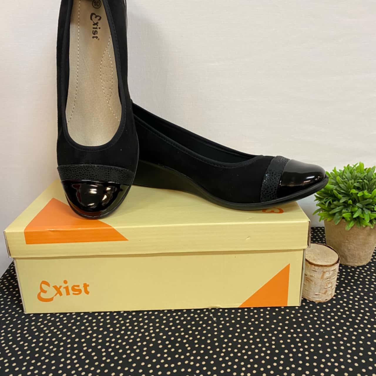 BNWT Exist Ladies Edith Black Flat Shoes Size 10.(s)