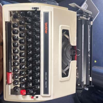 Brother Deluxe 760 T12 Typewriter