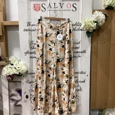 Petal + Pup Brand! BNWT STUNNING WIDE LEG FLORAL PRINT PANT! Womens  Size 8 Flared Pants / Wide Leg Pants Beige / Floral / Green / Orange / Pattern 