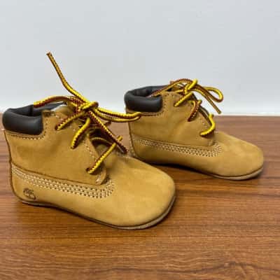 Timberland Kids infant crib booties in wheat nubuck leather 