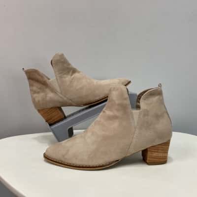 Carolina Womens  Suede Leather Ankle Boots Size 7 / 7.5 Beige / Brown 